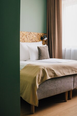 Phòng đôi hoặc 2 giường đơn | Bộ đồ giư ờng kháng dị ứng, nệm có lớp đệm bông, màn/rèm cản sáng 