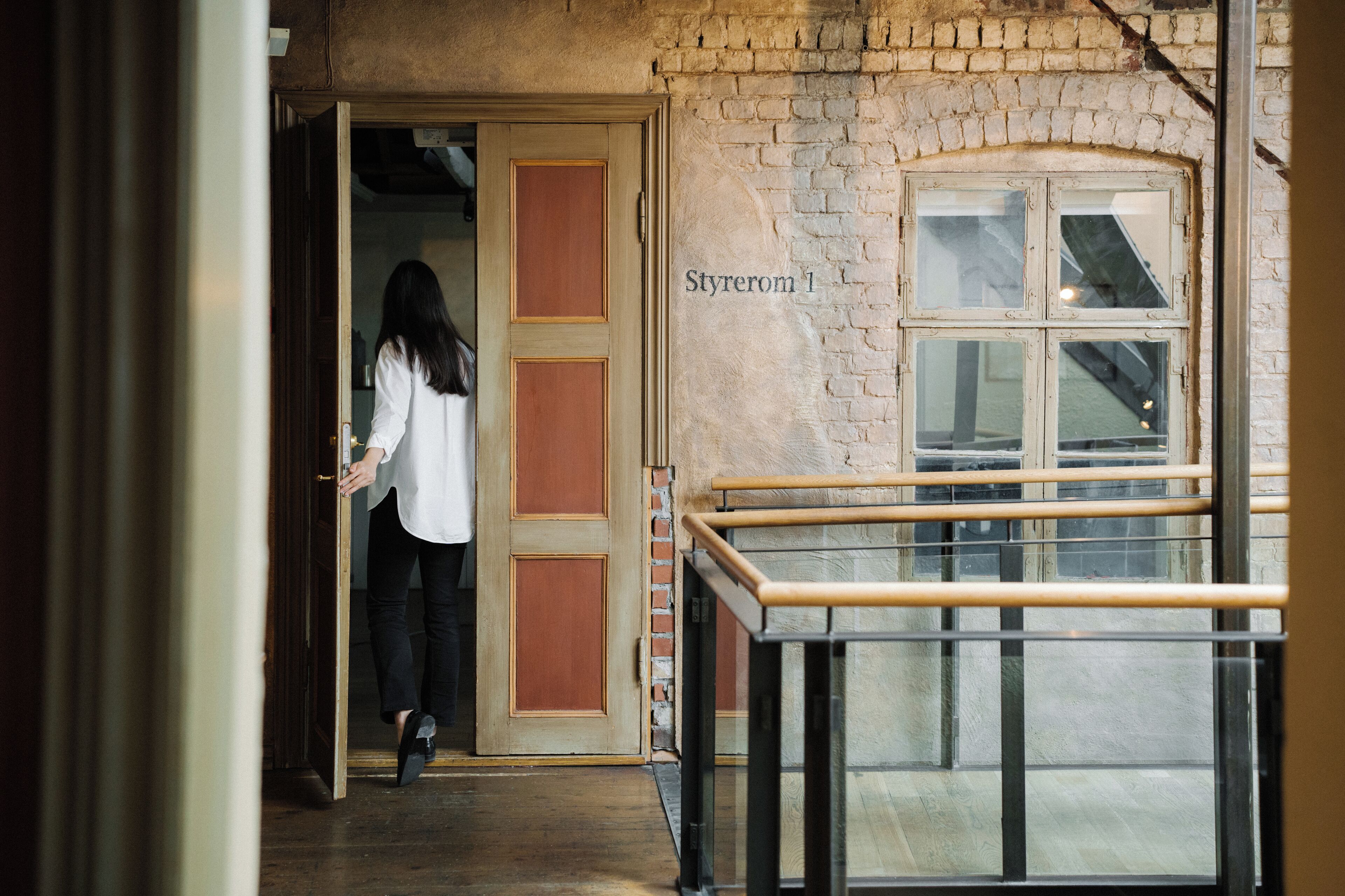 43-英寸智能电视 （配备数码频道）、电视