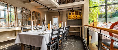 Lunch and dinner served