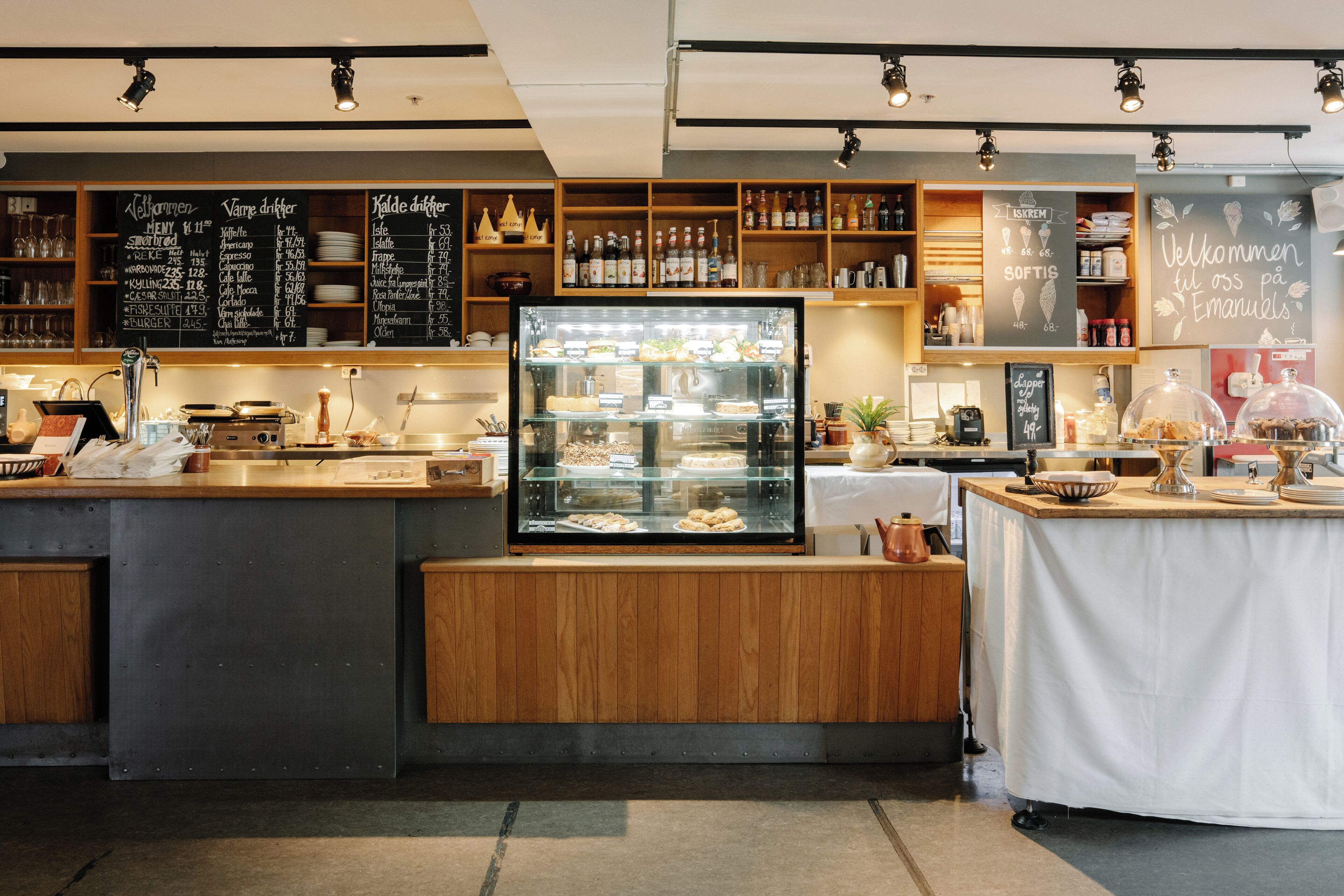 lunch and dinner served