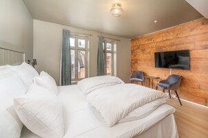 Historical Double or Twin Room | Hypo-allergenic bedding, pillowtop beds, blackout drapes, free WiFi