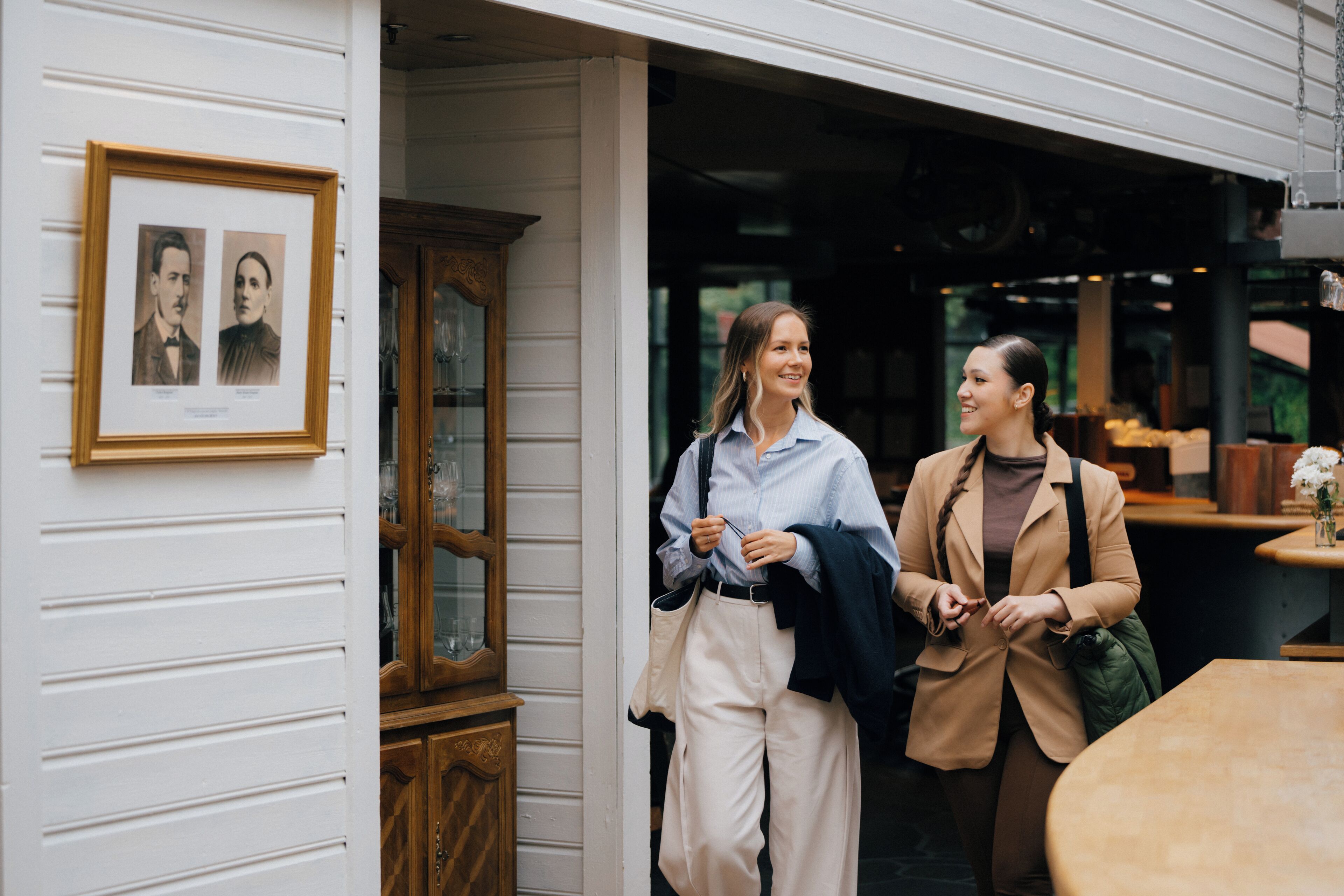 43-inch smart tv with digital channels, tv