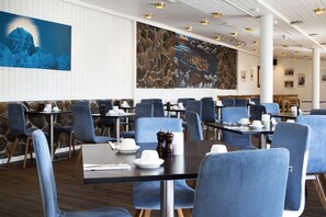 Daily buffet breakfast (NOK 200 per person)