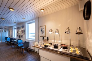 Tägliches Frühstücksbuffet (200 NOK pro Person)