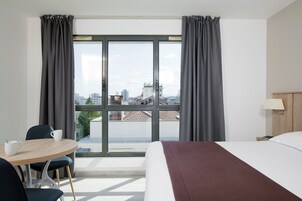 1 studio pour 2 personnes | Bureau, fer et planche à repasser, Wi-Fi gratuit, draps fournis