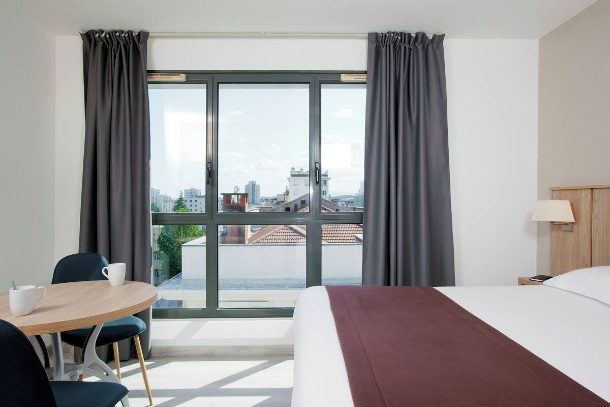 Desk, iron/ironing board (on request), WiFi (free), bed sheets