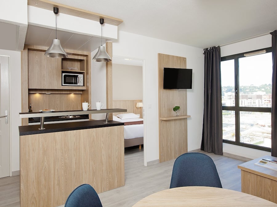 Schreibtisch, Bügeleisen/Bügelbrett, kostenloses WLAN, Bettwäsche