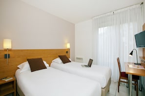 Bureau, chambres insonorisées, fer et planche à repasser