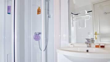 Buồng tắm vòi sen, đồ dùng nhà tắm miễn phí, khăn tắm, xà phòng