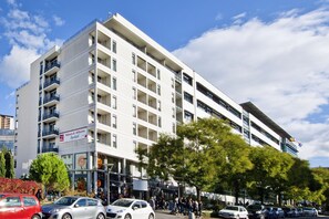 Vista frontal de la propiedad