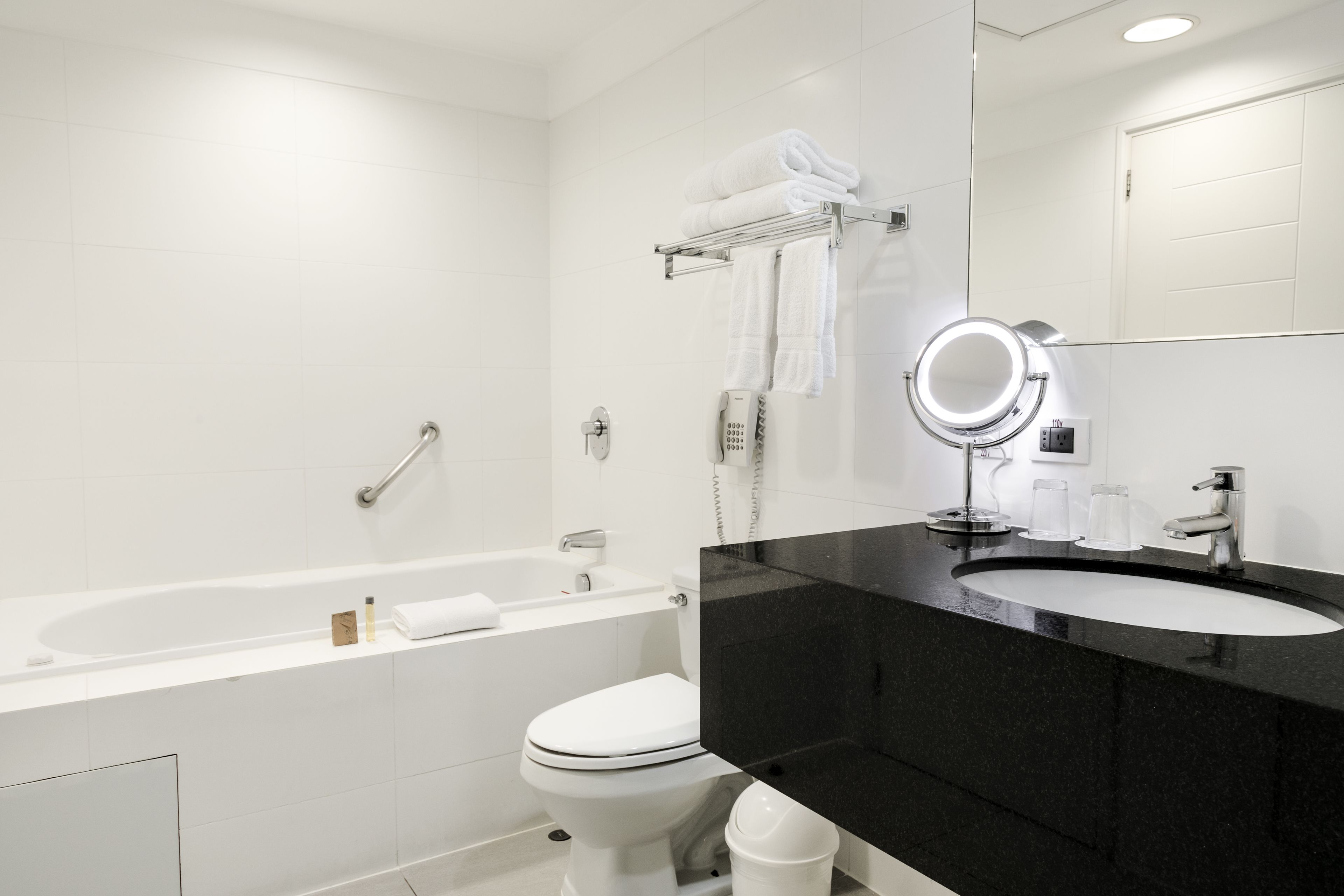 combined shower/bathtub, rainfall showerhead, free toiletries