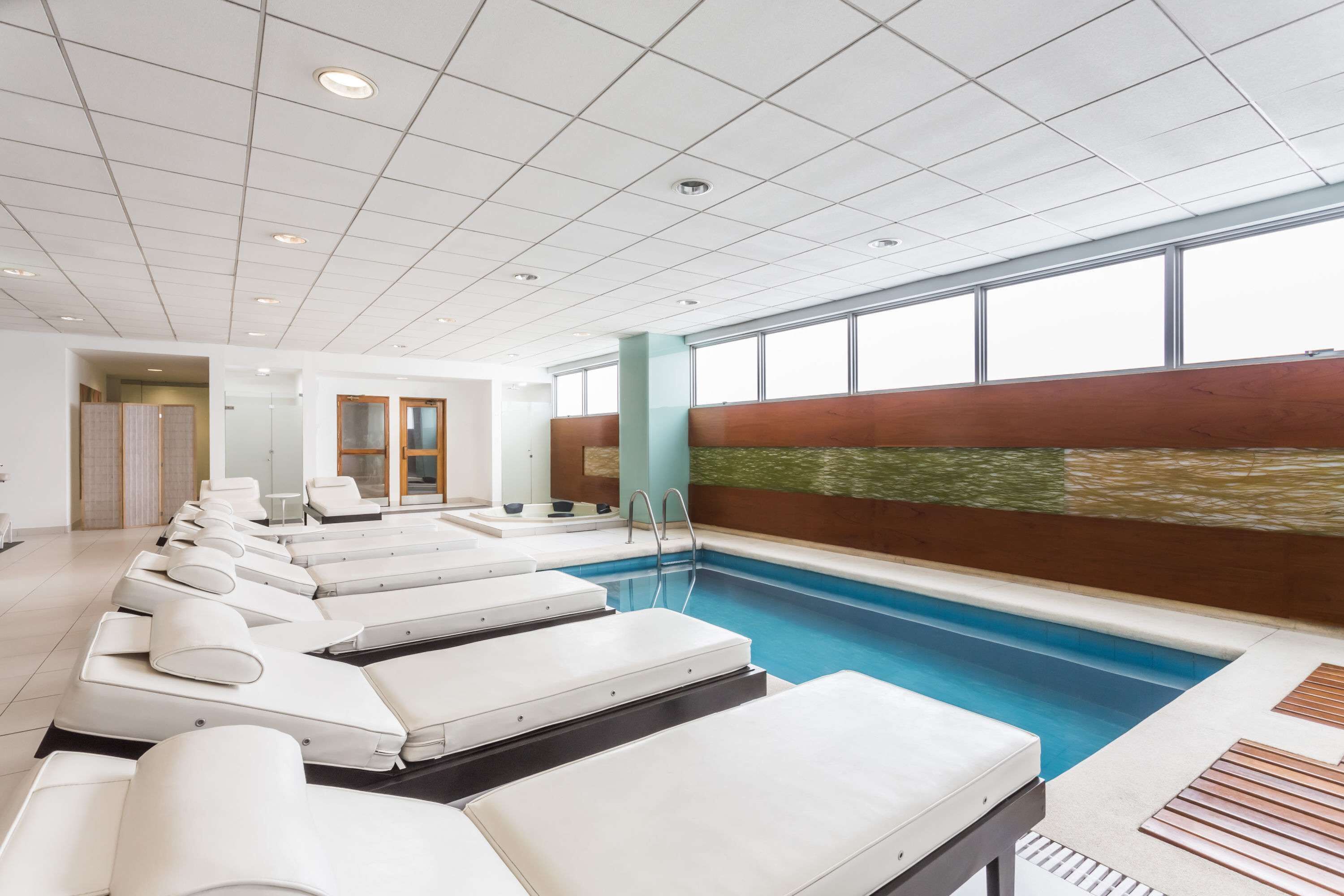 Indoor pool, sun loungers