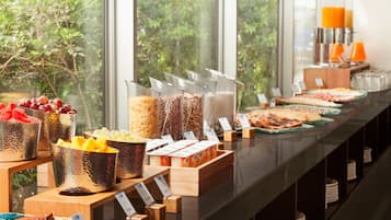 Free daily buffet breakfast