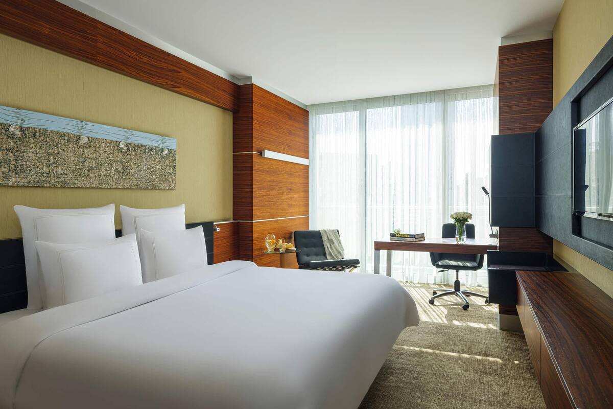 Ropa de cama de alta calidad, minibar, caja fuerte y escritorio
