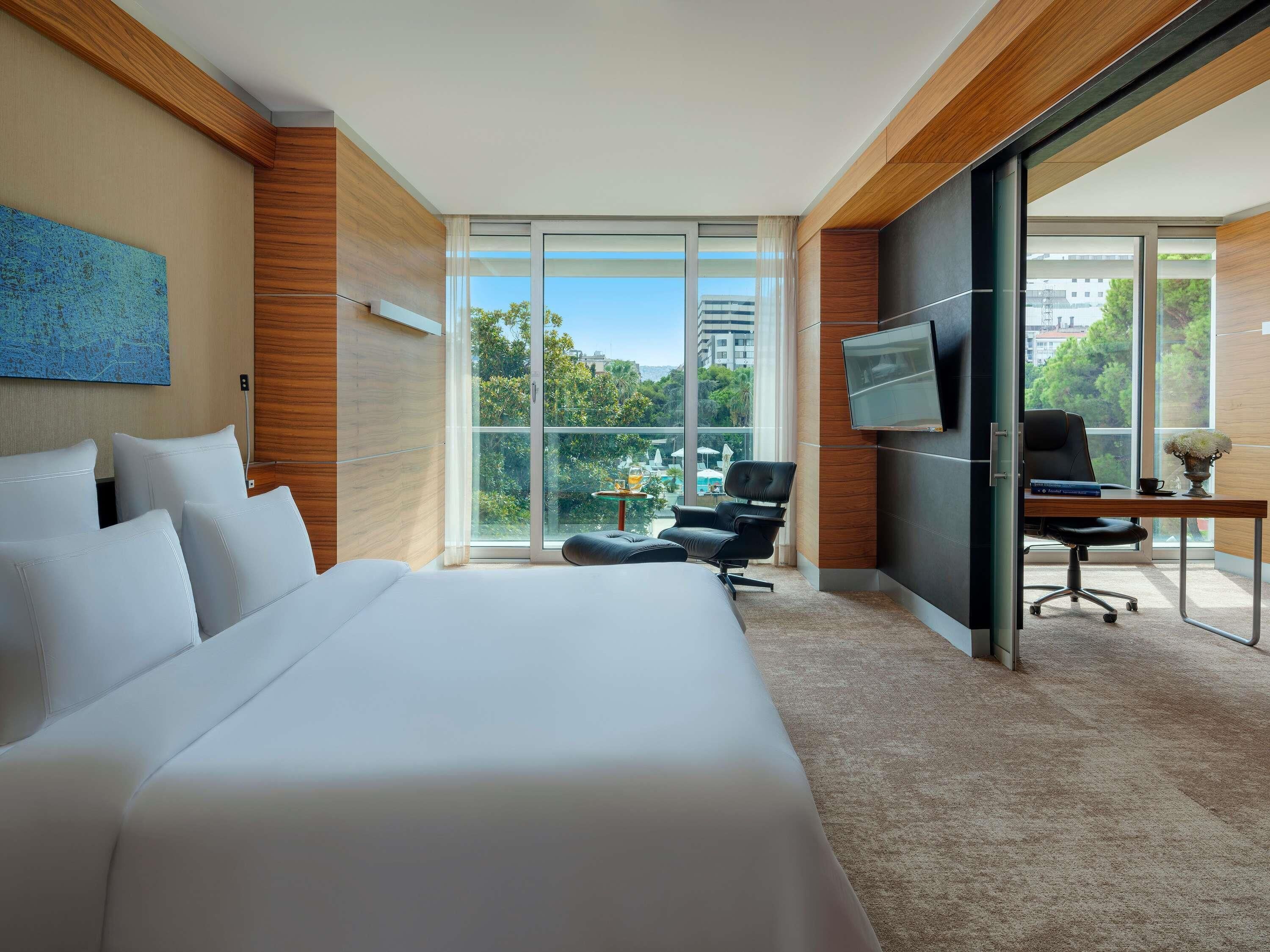 Ropa de cama de alta calidad y minibar 