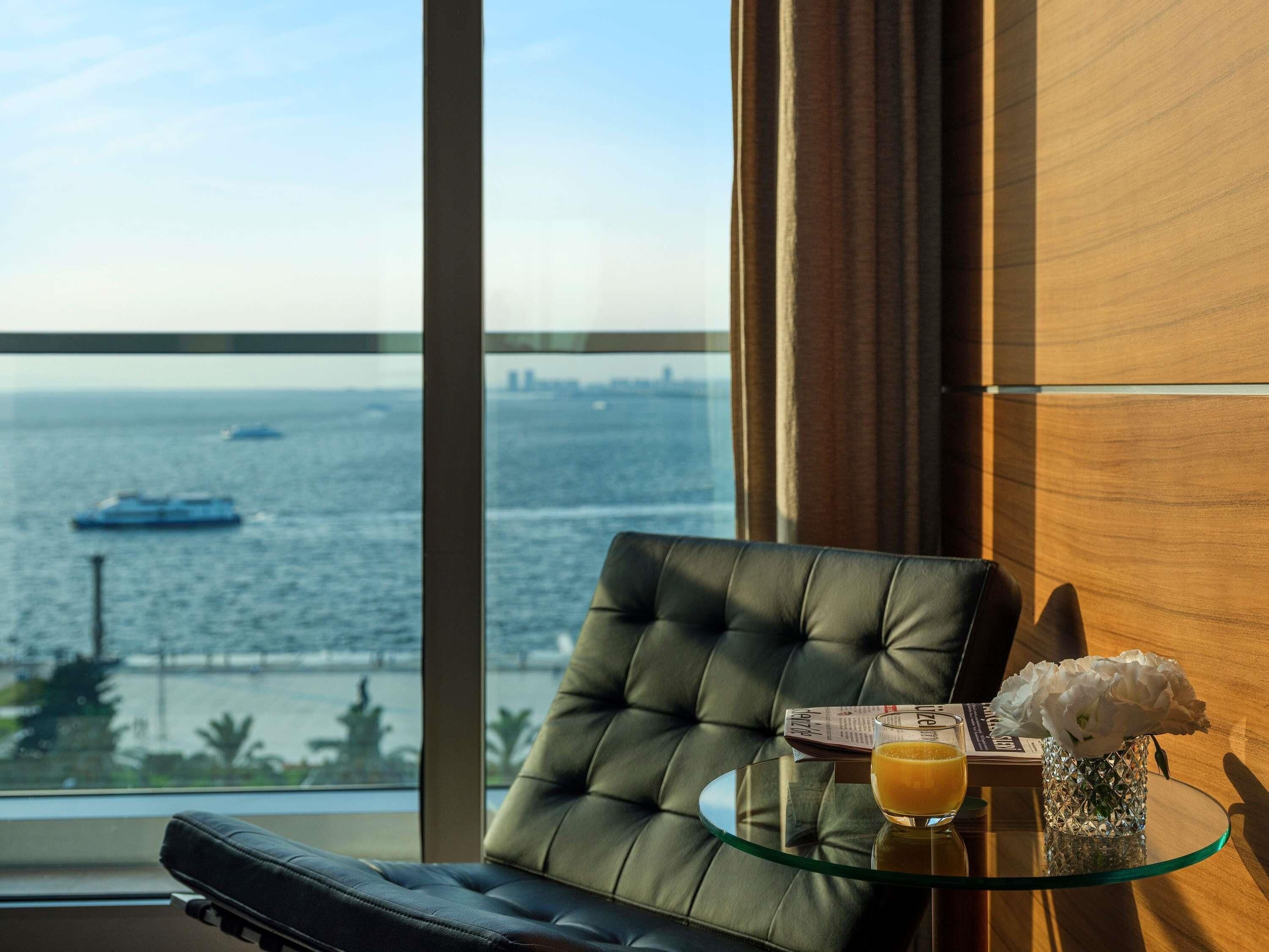 Executive Room Sea View 1 King Bed | Premium bedding, minibar, in-room safe, desk