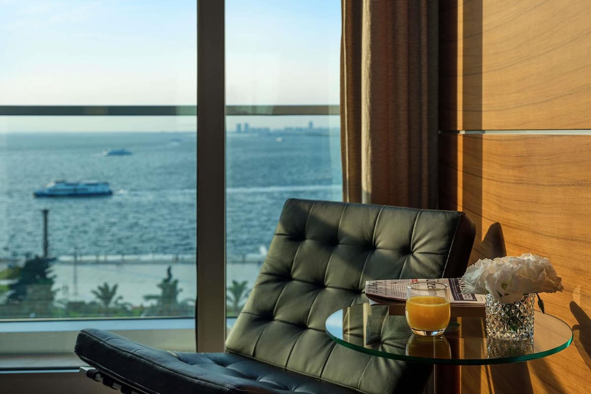 Executive Room Sea View 1 King Bed | Premium bedding, minibar, in-room safe, desk