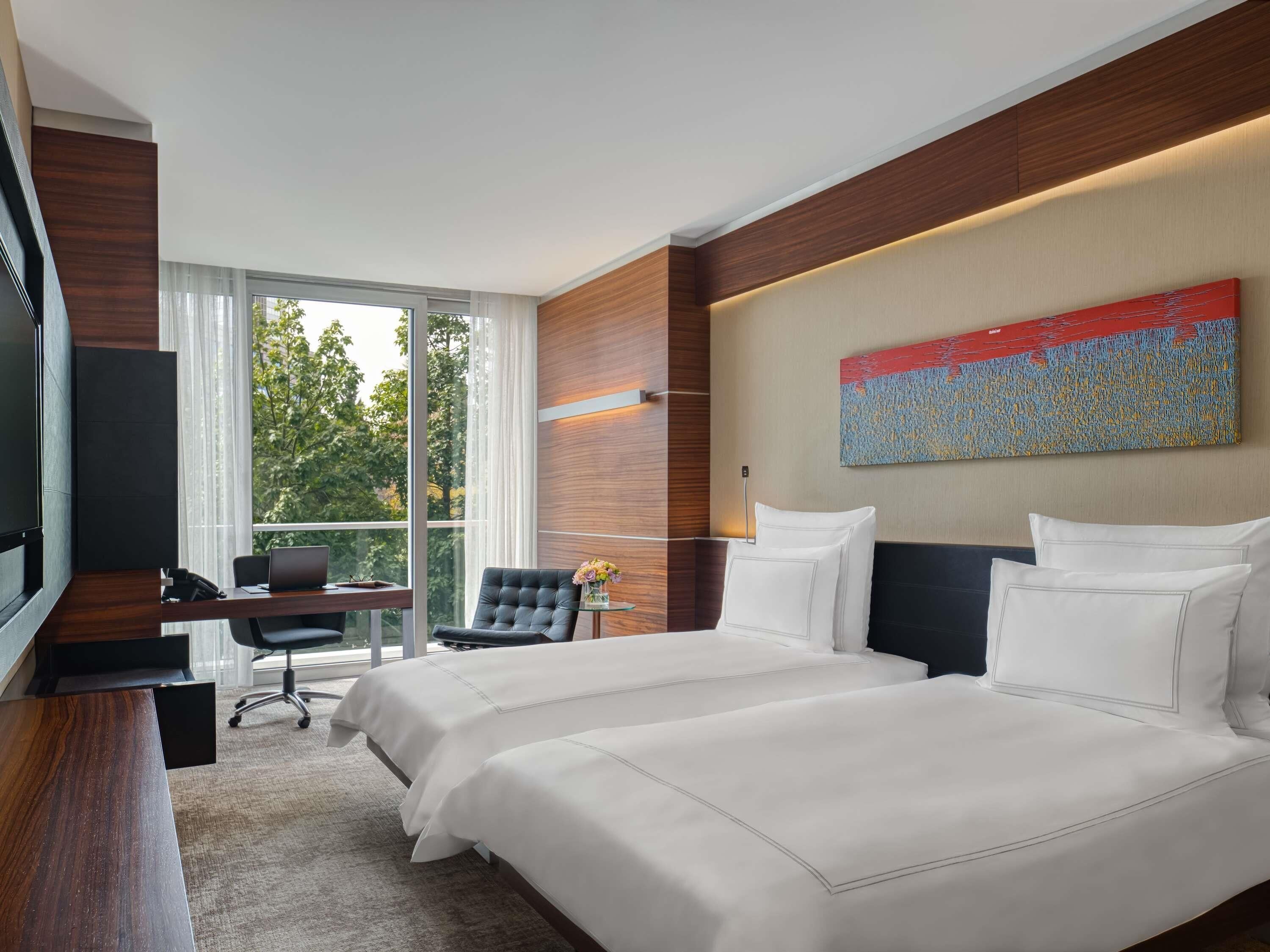 Ropa de cama de alta calidad, minibar, caja fuerte