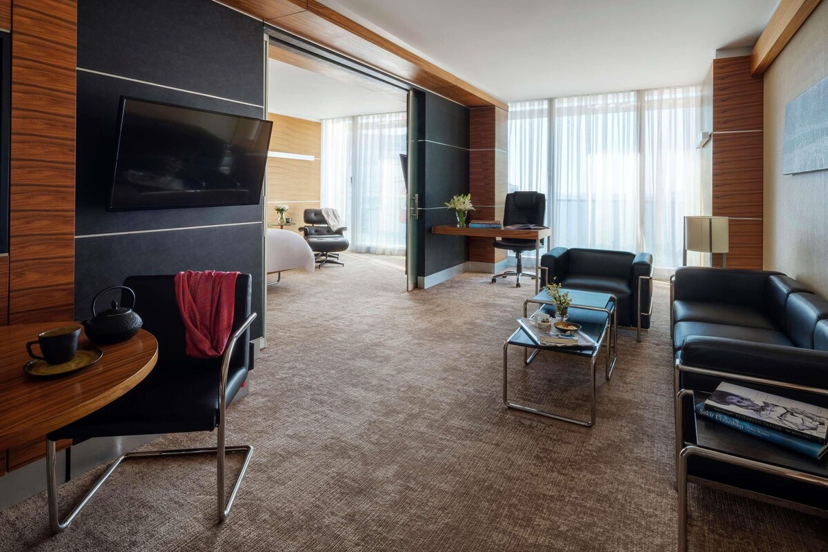 Premium bedding, minibar, in-room safe, desk