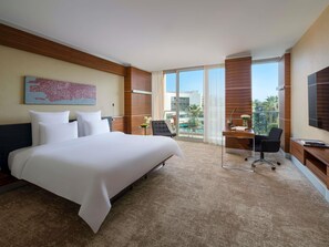 Swiss Executive Room | 高档床上用品、迷你吧、客房内保险箱、特色装修
