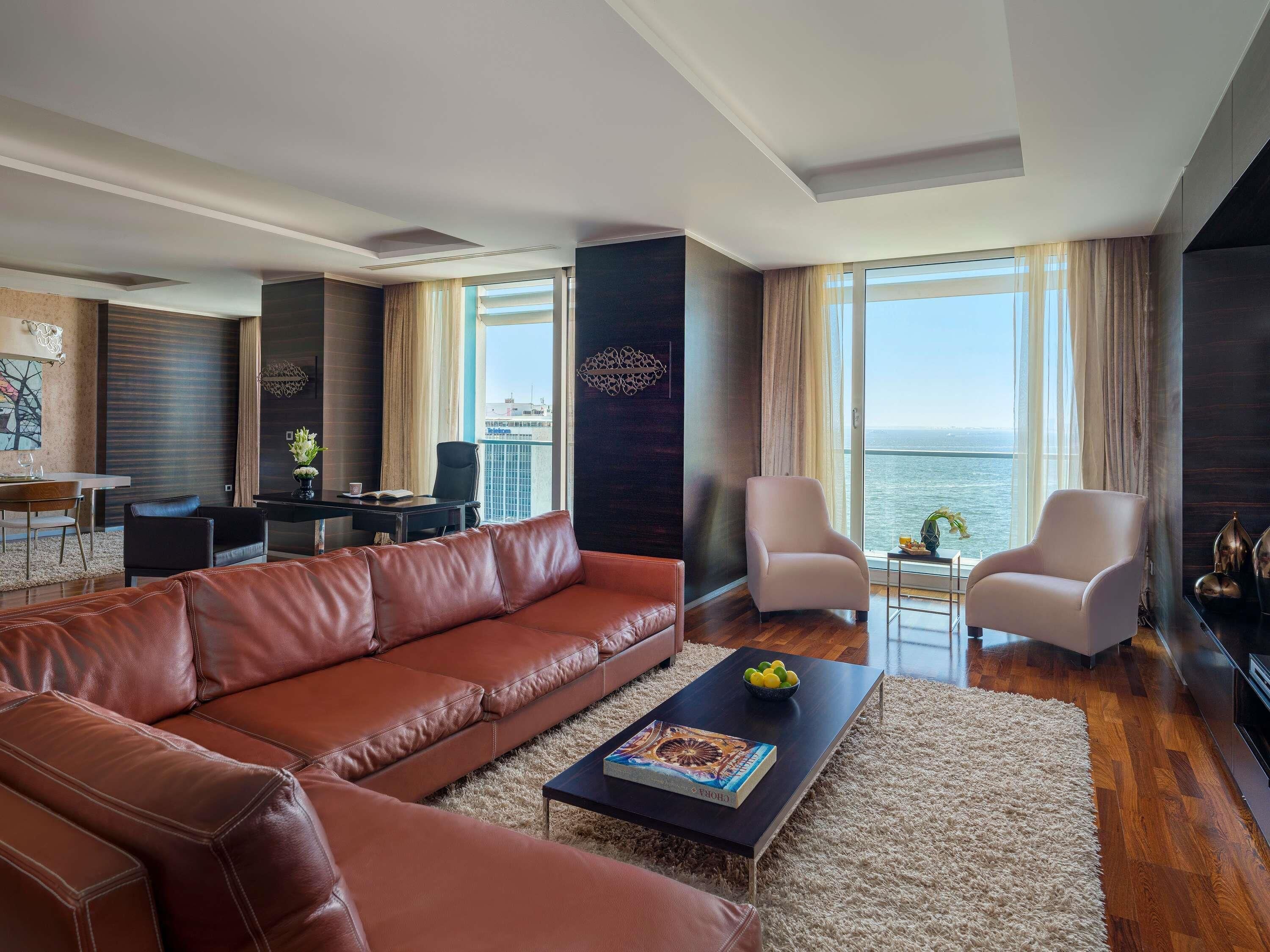 Suite presidencial, 1 cama de matrimonio grande con sofá cama | Ropa de cama de alta calidad, minibar, caja fuerte y escritorio