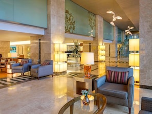 2 bars/lounges, rooftop bar, lobby lounge