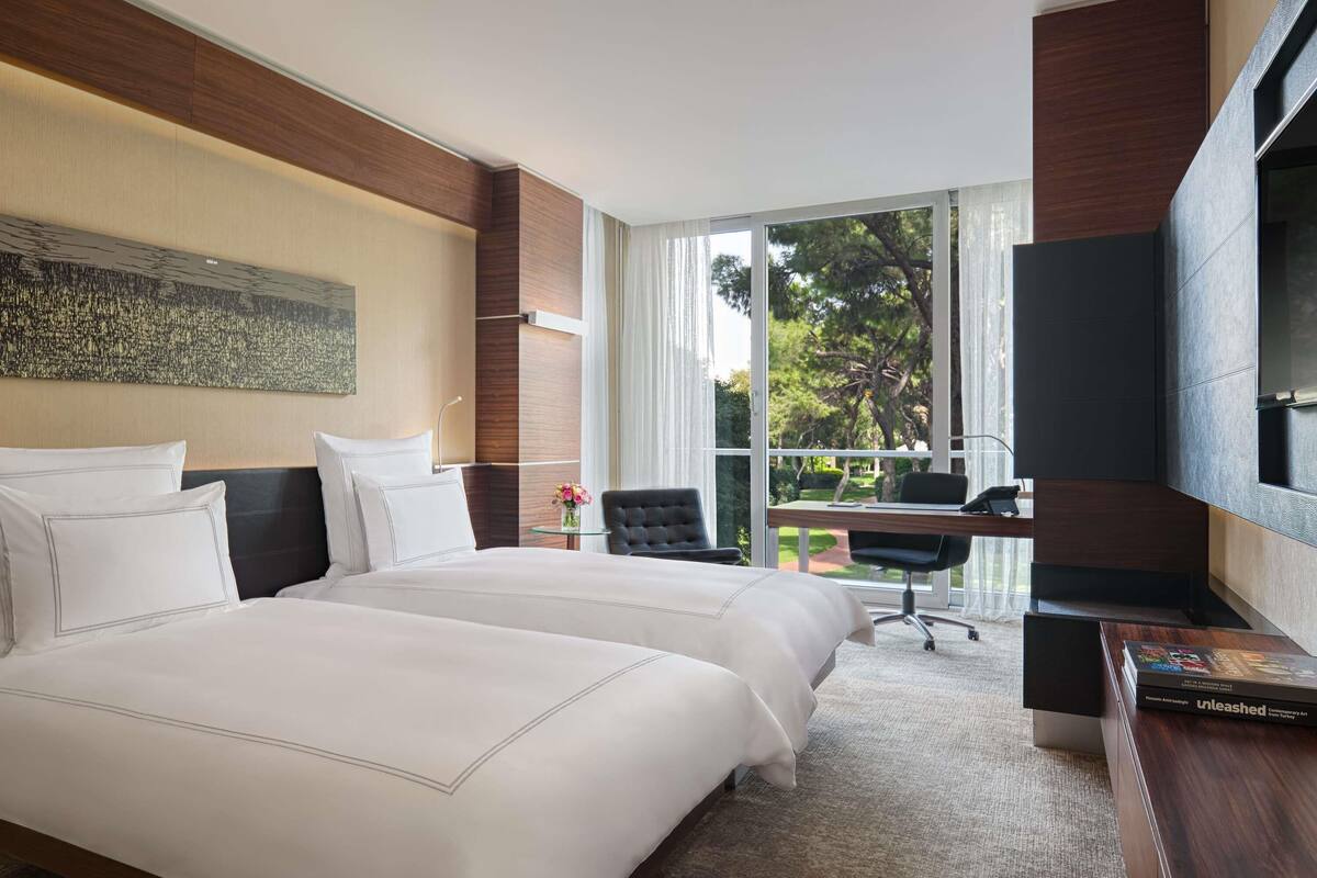 1 bedroom, premium bedding, minibar, in-room safe