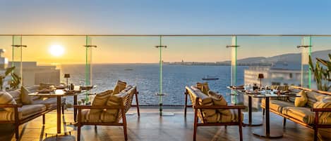 3 restaurantes; se sirve desayuno, almuerzo y cena; cocina turca