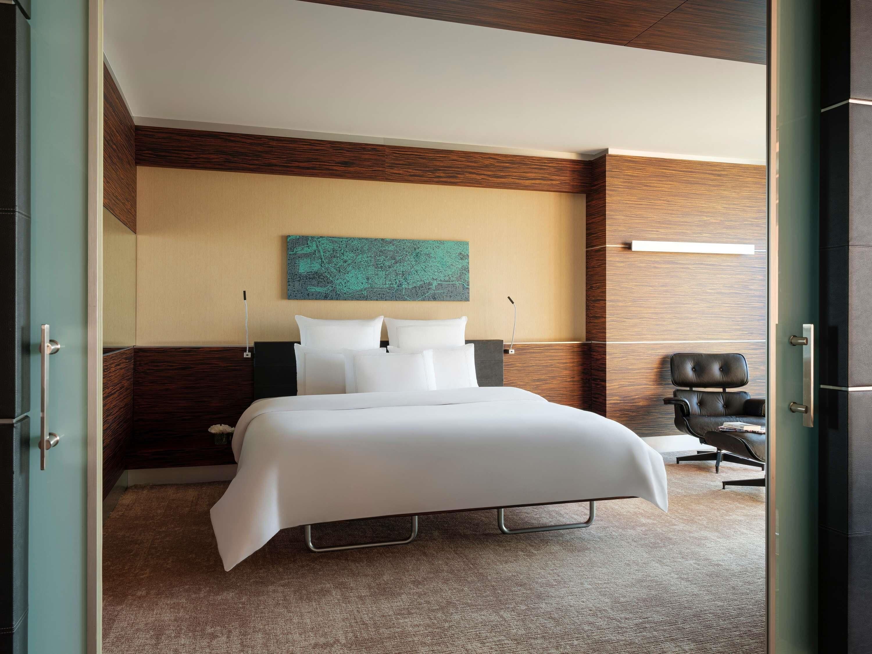 Executive Suite, 1 King Bed | Premium bedding, minibar, in-room safe, desk