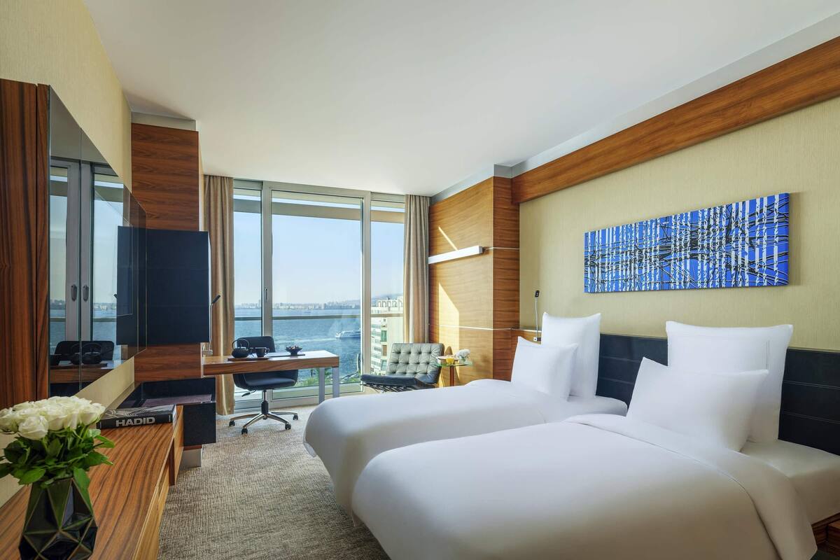 Swiss, Habitación ejecutiva con 2 camas individuales, vistas al mar | Ropa de cama de alta calidad, minibar, caja fuerte y escritorio