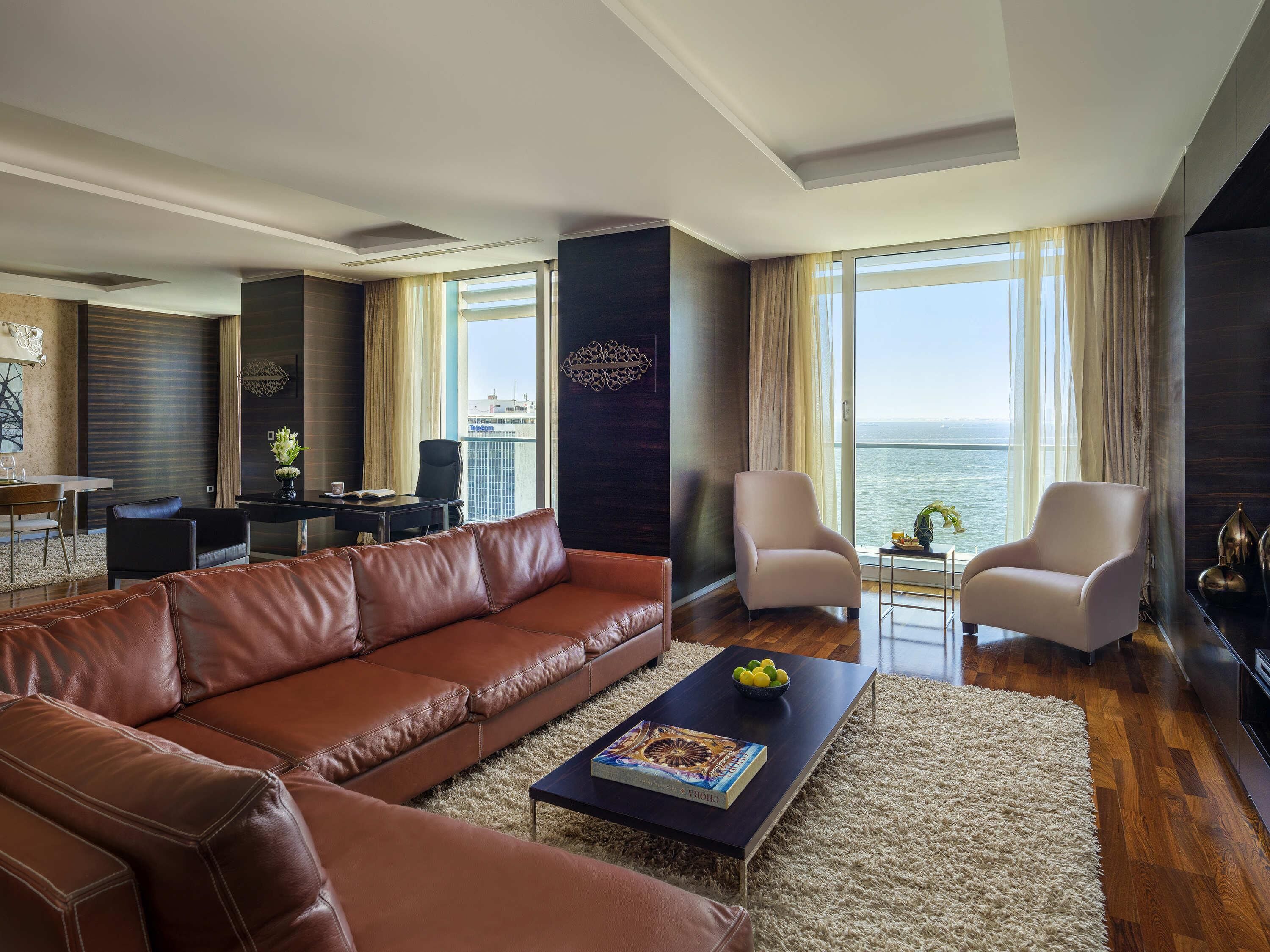 Presidential Suite, 1 Katil Raja (King) dengan Katil Sofa | Peralatan tempat tidur premium, bar mini, peti besi dalam bilik, meja 