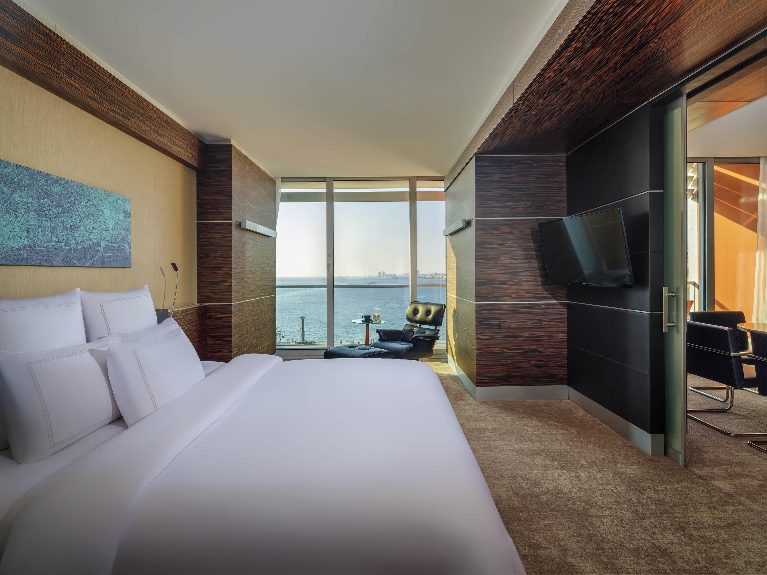 Suite ejecutiva, 1 cama de matrimonio grande | Ropa de cama de alta calidad, minibar, caja fuerte y escritorio