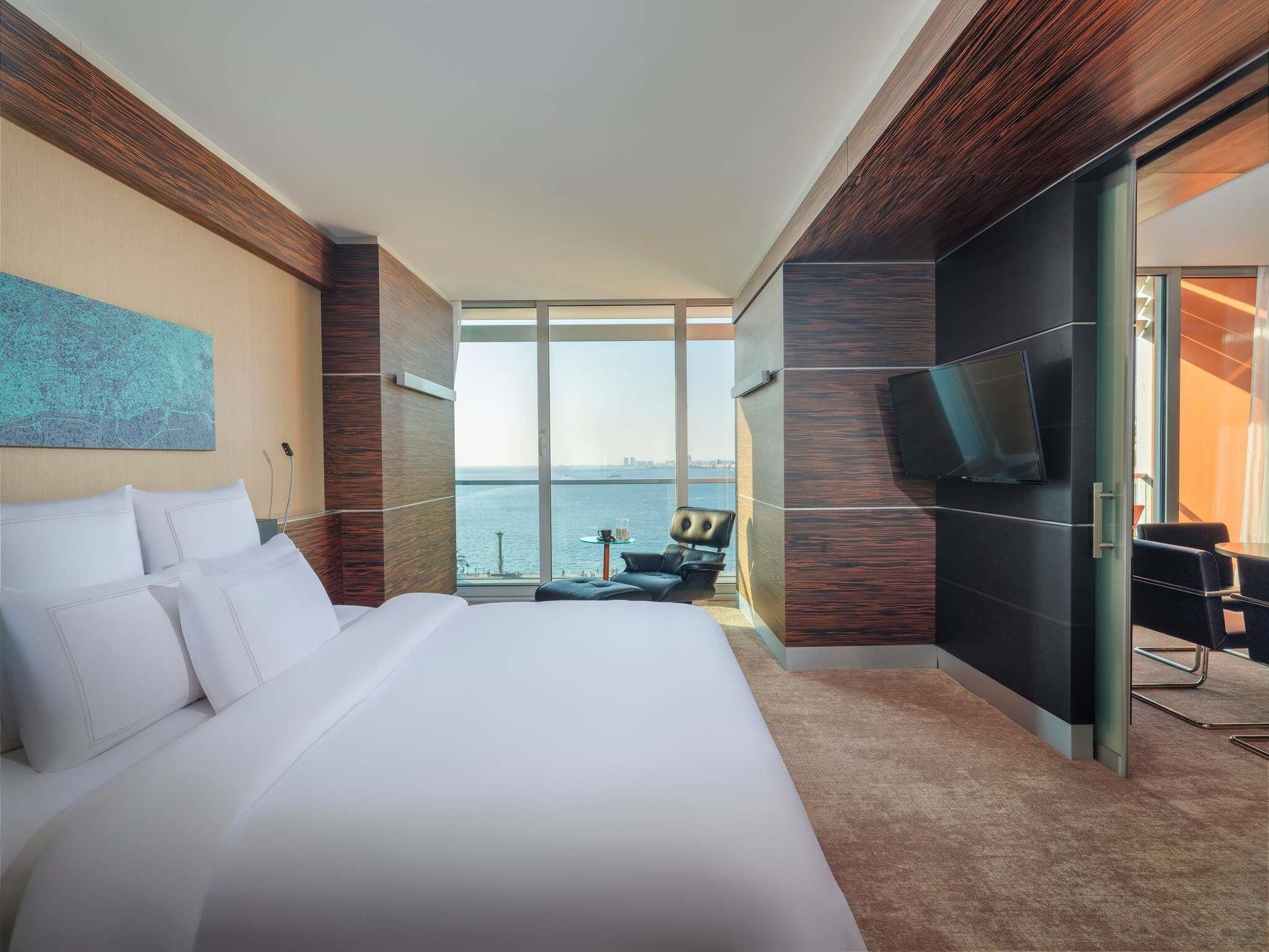 Suite ejecutiva, 1 cama de matrimonio grande | Ropa de cama de alta calidad, minibar, caja fuerte
