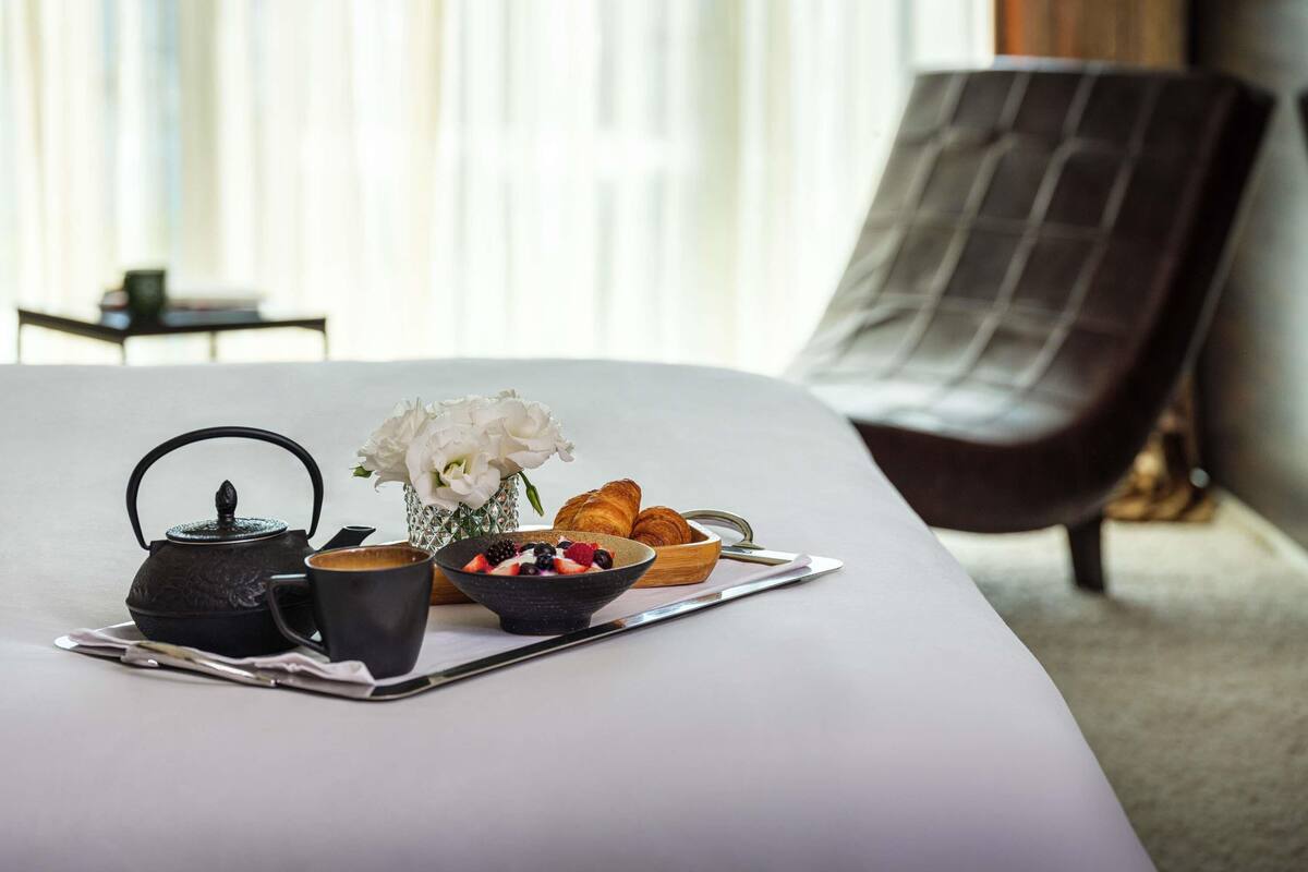 daily buffet breakfast (eur 20 per person)