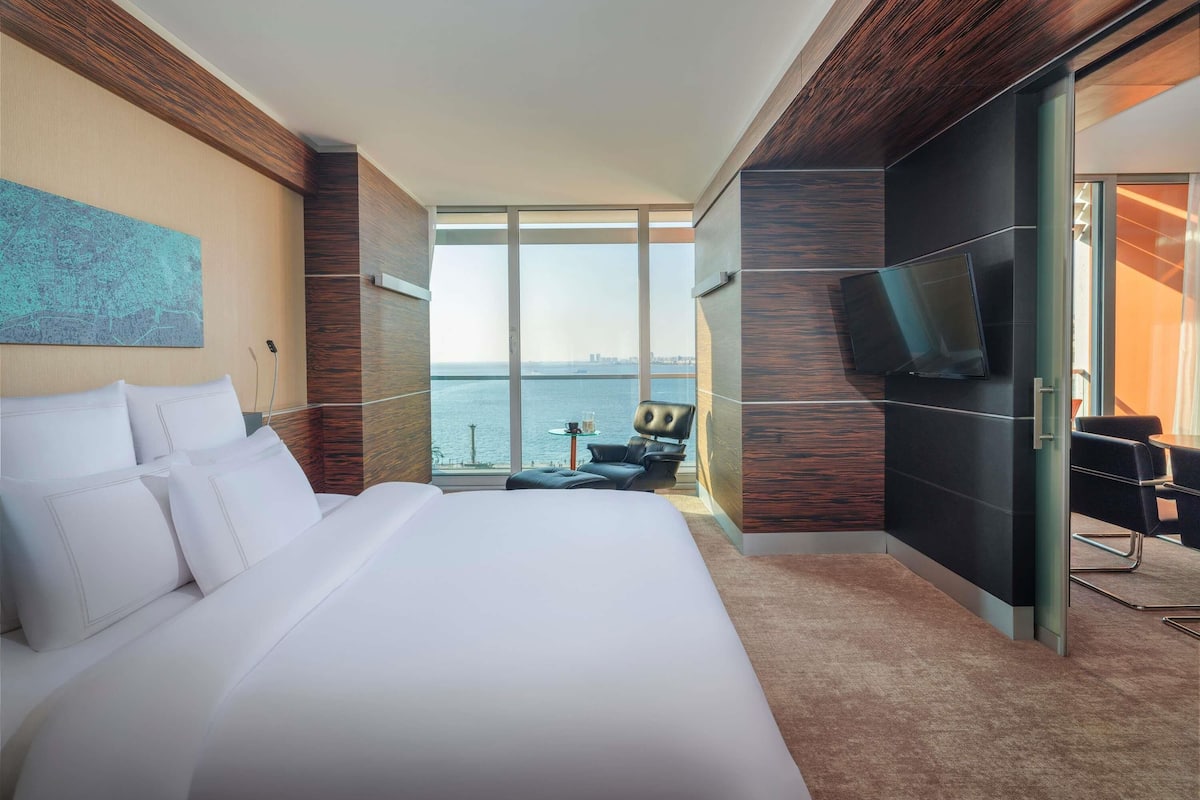 行政套房, 1 張特大雙人床 | 高級寢具、迷你吧、客房內保險箱、獨特裝潢