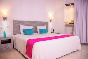 Premium bedding, in-room safe, desk, iron/ironing board - Mia City Villahermosa (Villahermosa)