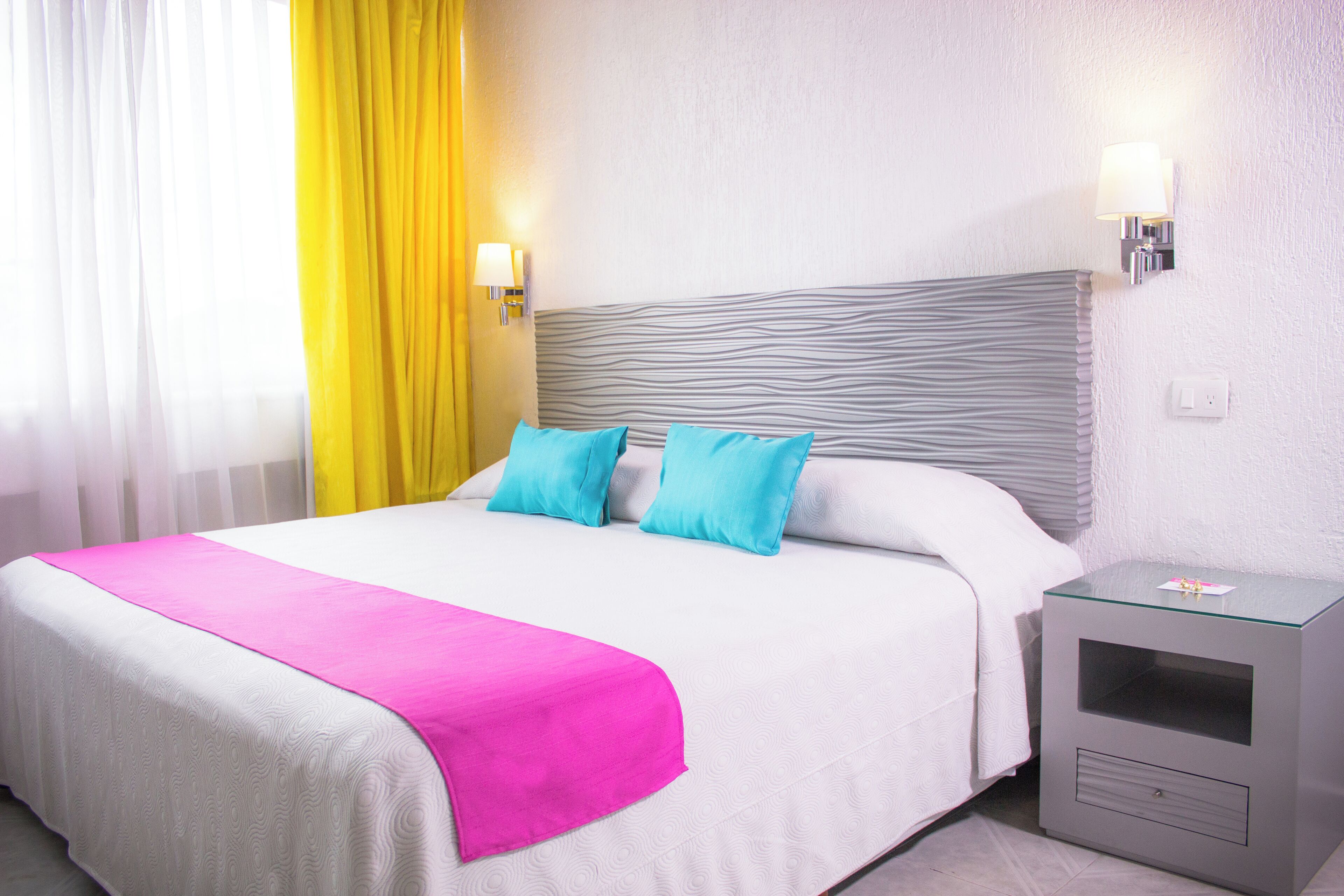 Phòng Executive | Bộ đồ giường cao cấp, két bảo mật tại phòng, bàn 