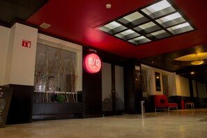 Bar (trong khuôn viên)