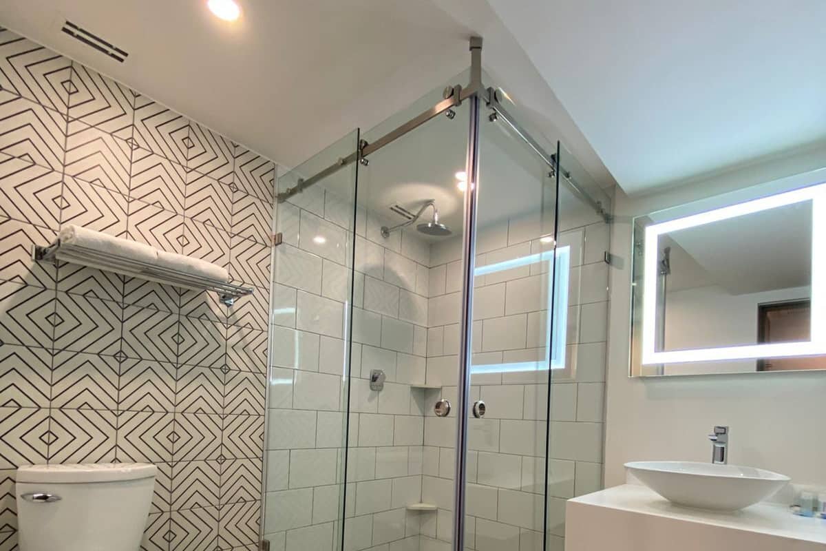 Standard Room | Bathroom | Shower, towels