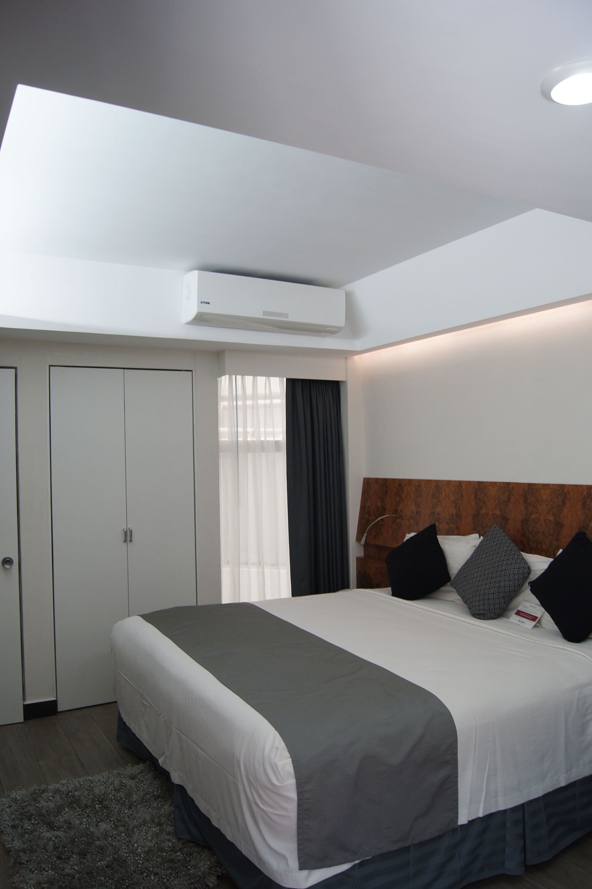 1 bedroom, in-room safe, desk, internet