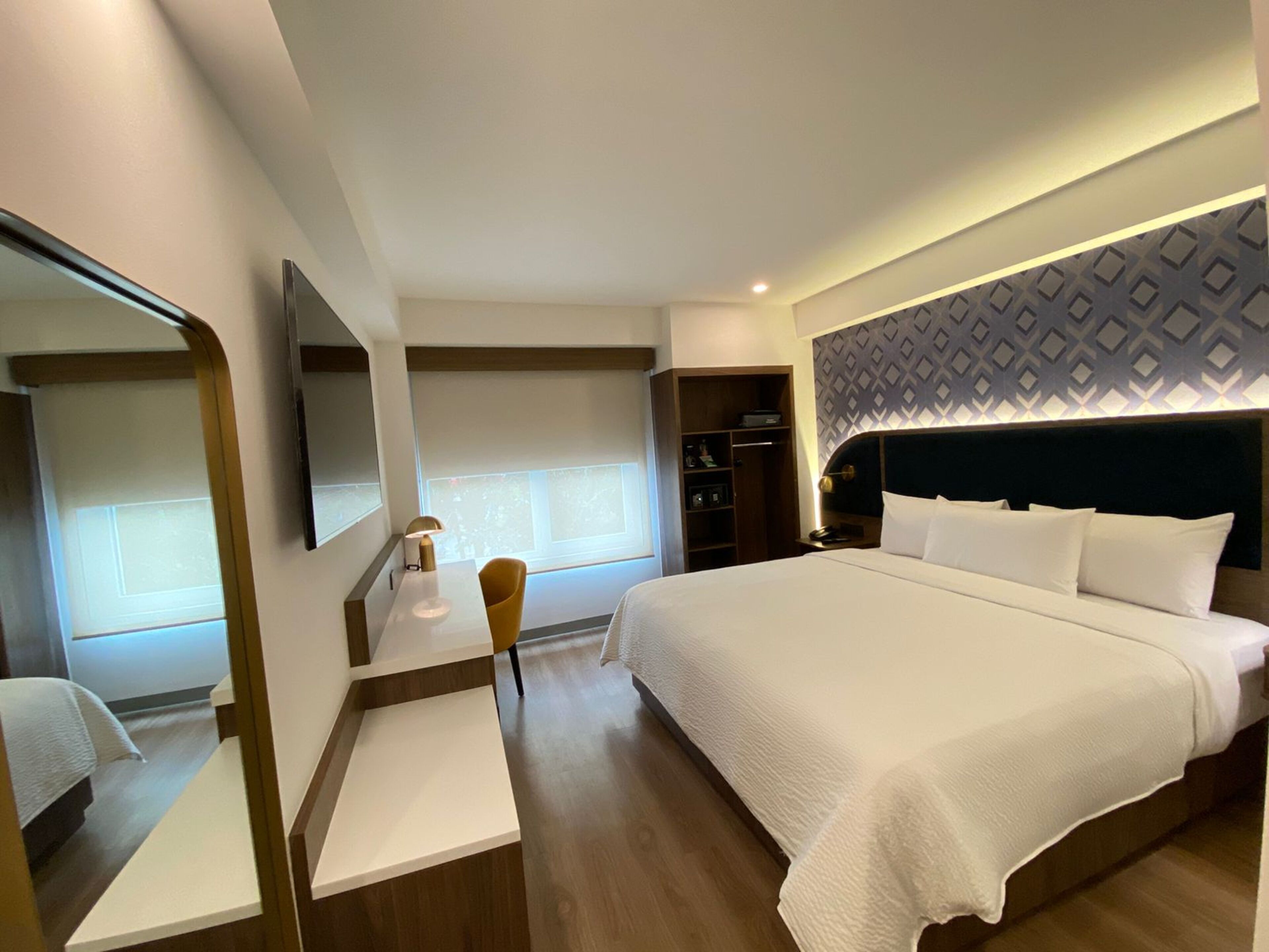 Habitación estándar, 1 cama de matrimonio grande | Caja fuerte, escritorio, Internet y ropa de cama