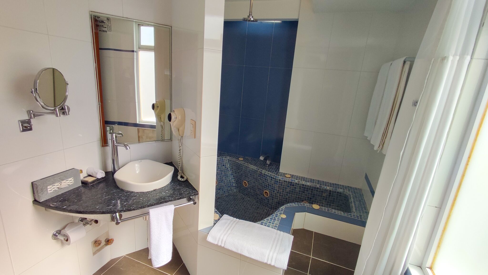 standard studio suite | bathroom | shower, towels