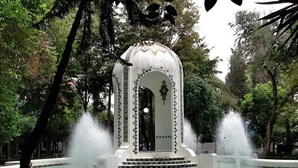 A gazebo with a fountain in the center, surrounded by trees. - Holiday Inn Express Ciudad De Mexico Condesa by IHG (Mexico City)
