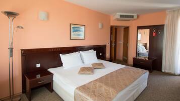 Minibar, in-room safe, desk, blackout curtains