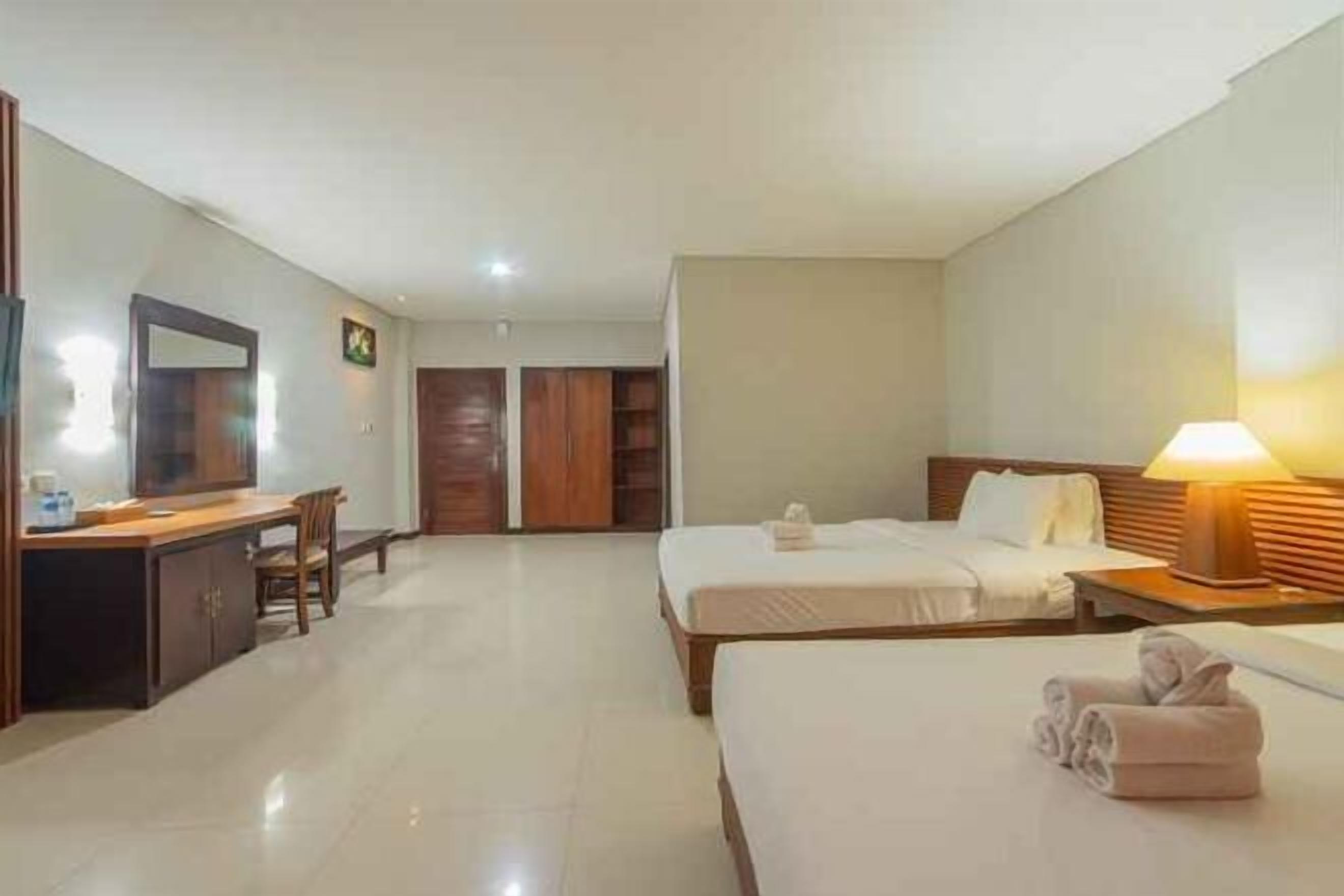 Een bureau, beddengoed