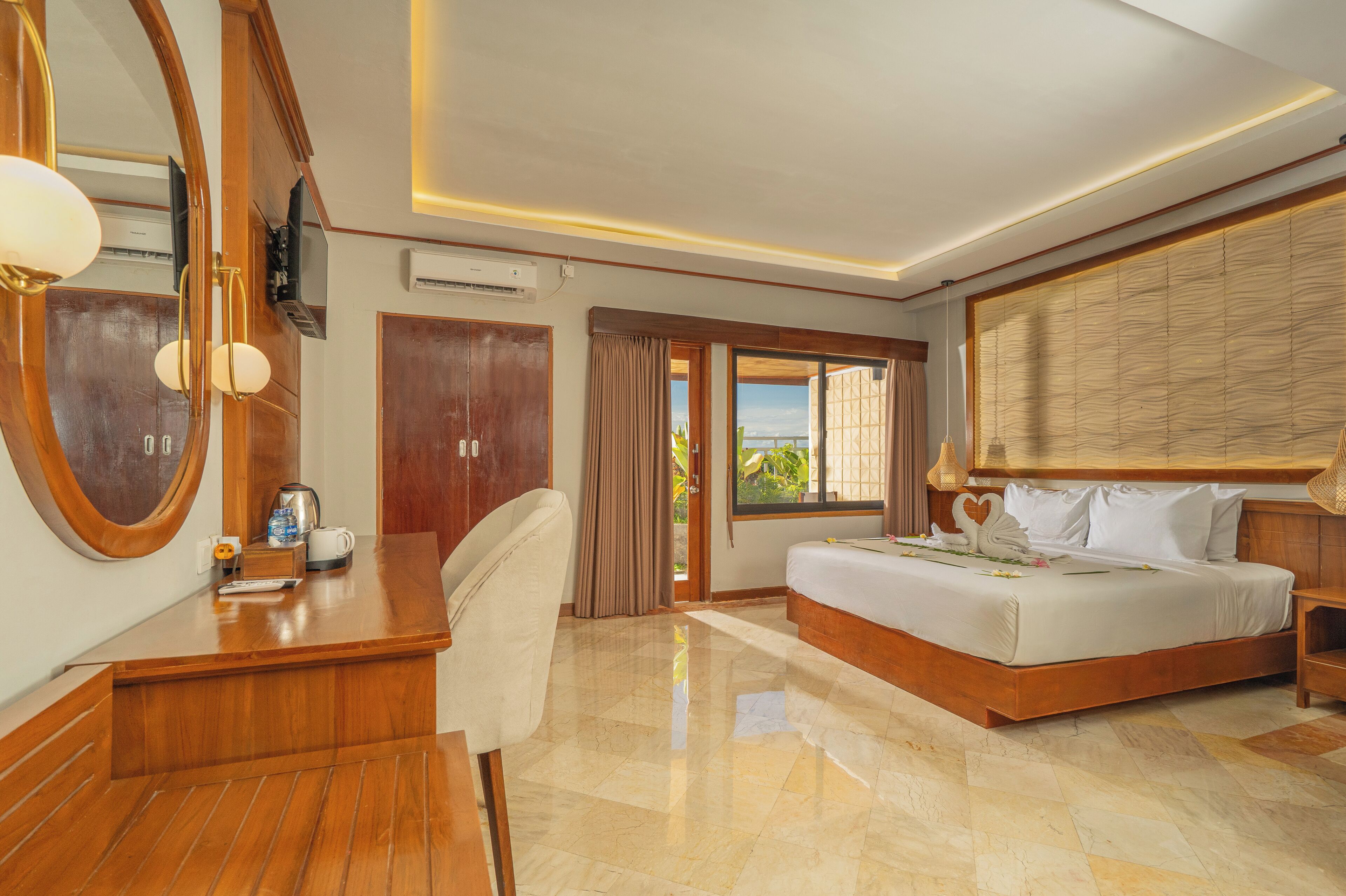 Bungalow | Bureau, draps fournis