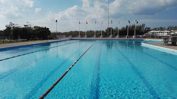 Exercise/lap pool