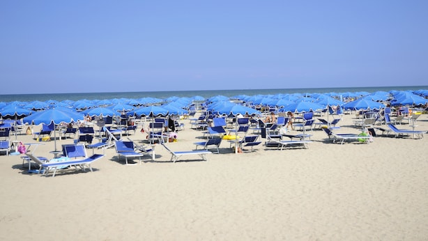 Una playa cerca, arena blanca, traslado desde/hacia la playa gratis