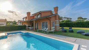 Villa, Private Pool | In-room safe, desk, iron/ironing board, cribs/infant beds