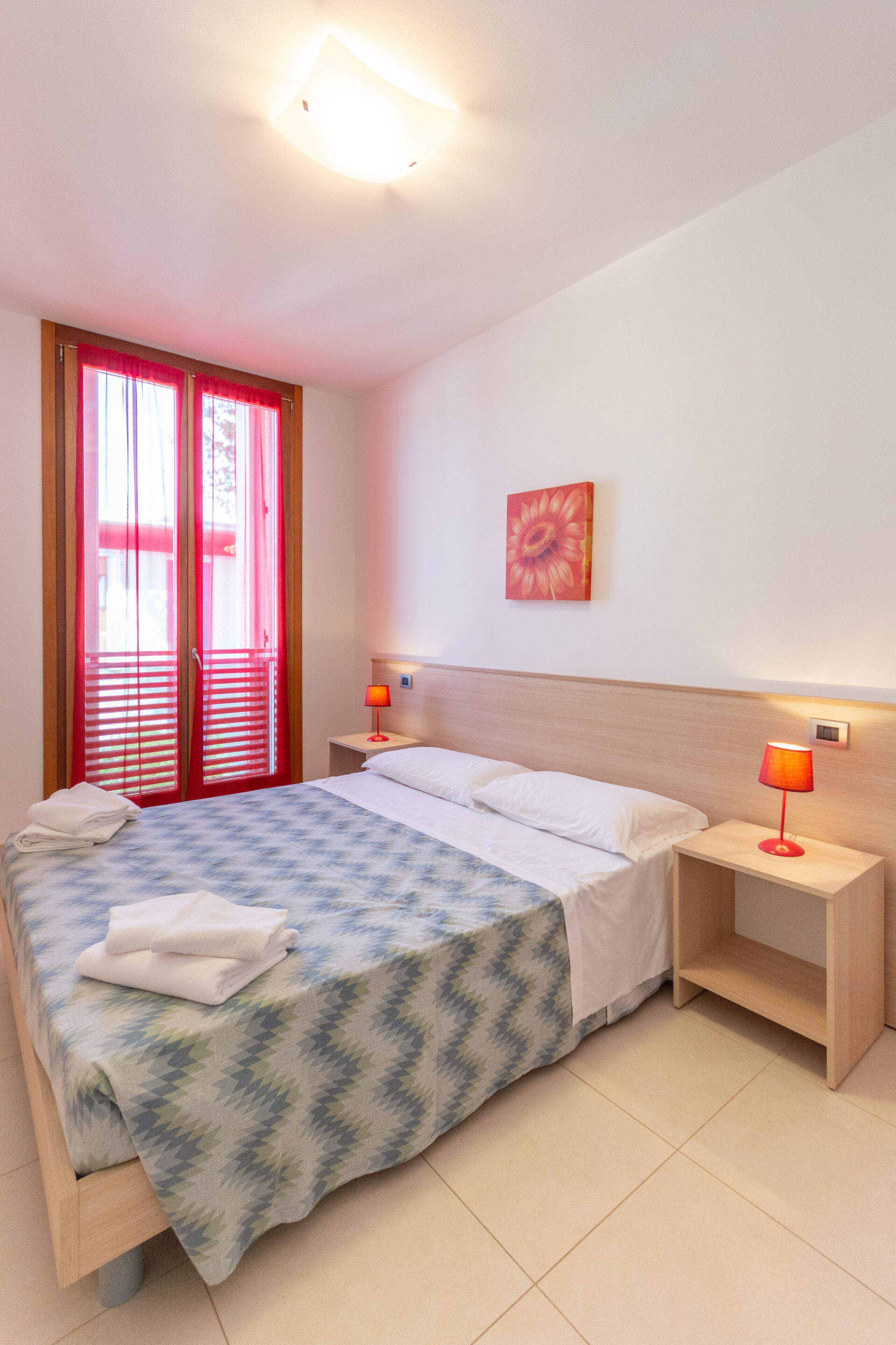 Lejlighed (2 levels- 6 pax) | Pengeskab på værelset, skrivebord, strygejern/strygebræt